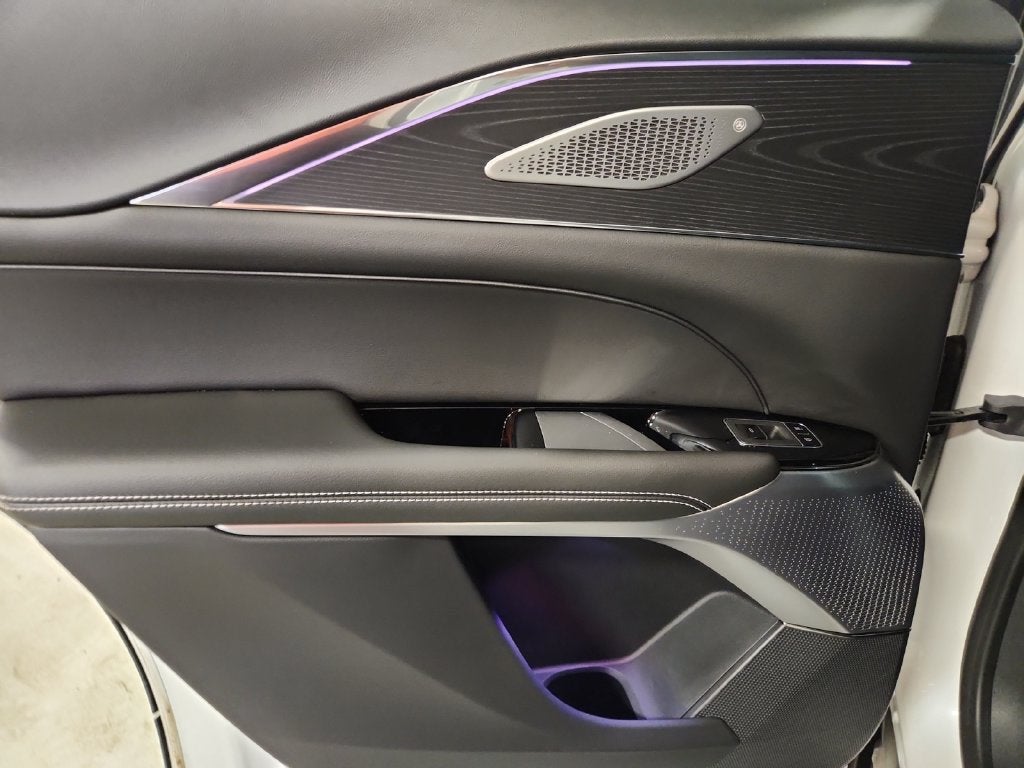 2024 Cadillac LYRIQ Luxury 2