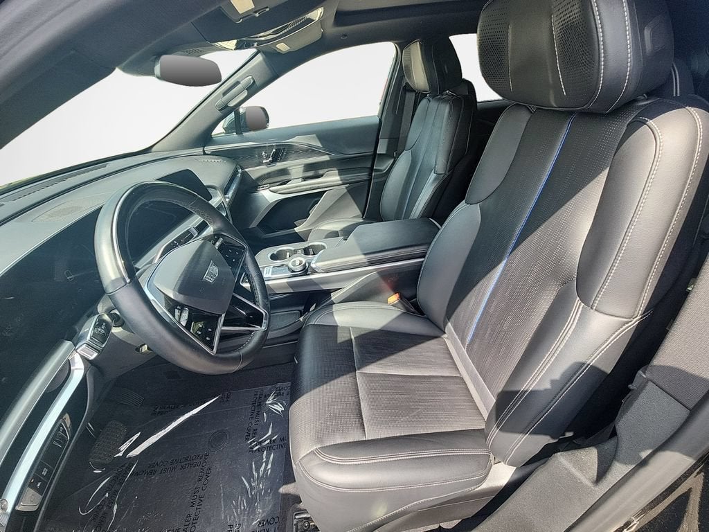 2024 Cadillac LYRIQ Luxury 2