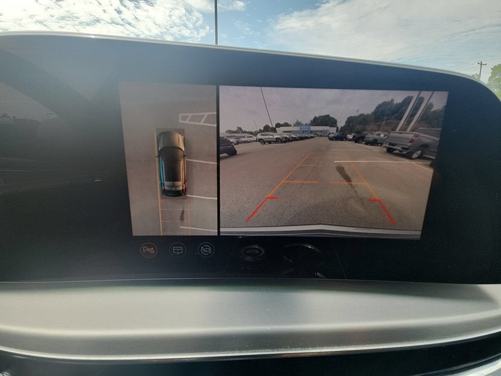 2024 Cadillac LYRIQ Luxury 2