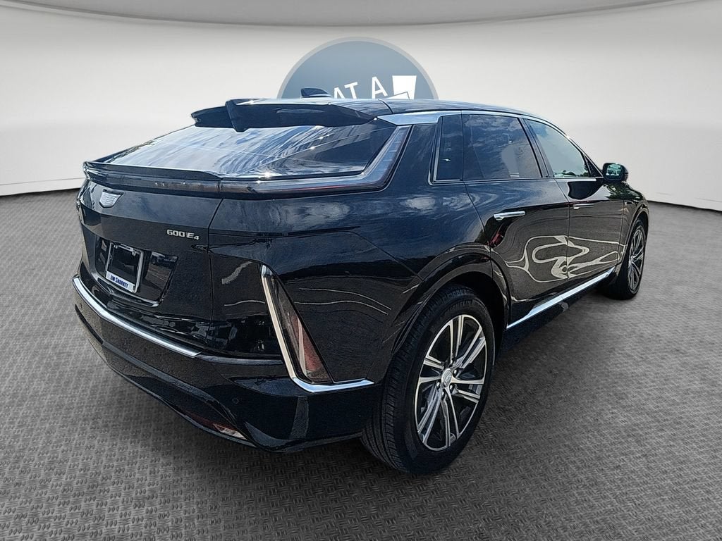2024 Cadillac LYRIQ Luxury 2