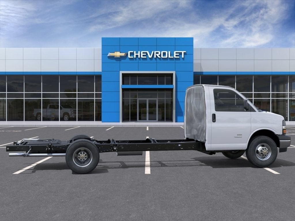 2026 Chevrolet Express Cutaway 4500 2WT