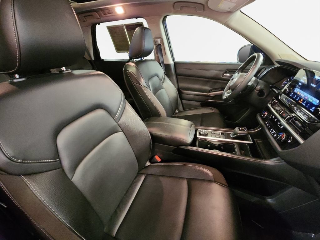 2025 Nissan Pathfinder SL 4WD