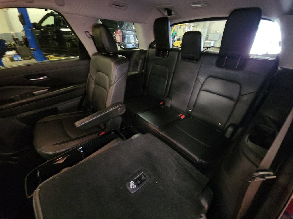 2025 Nissan Pathfinder SL 4WD