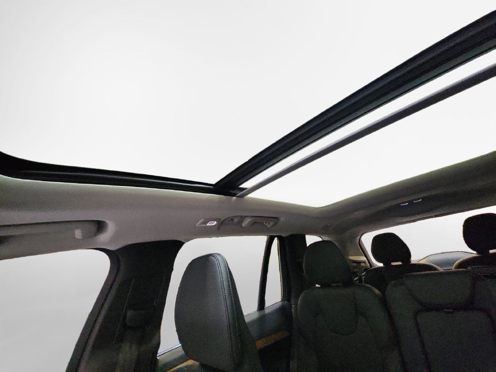2024 Volvo XC90 B6 Plus Bright Theme 7-Seater