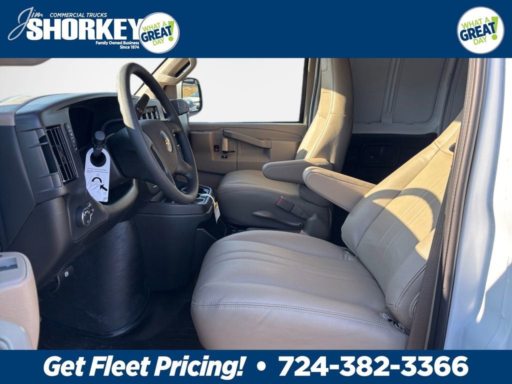 2025 Chevrolet Express Cargo WT