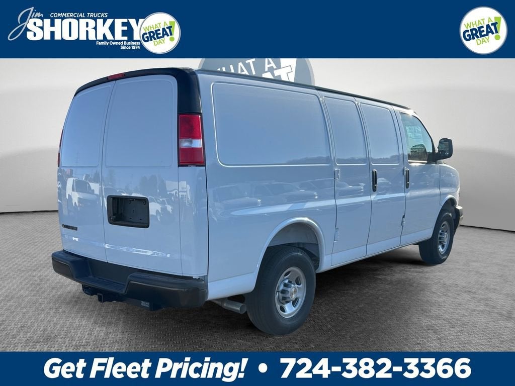 2025 Chevrolet Express Cargo WT