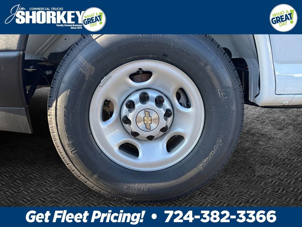 2025 Chevrolet Express Cargo WT