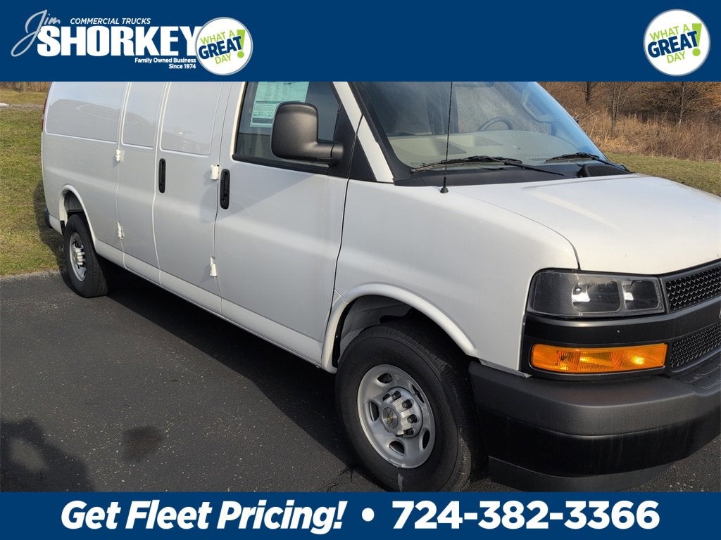 2025 Chevrolet Express Cargo 3500 WT