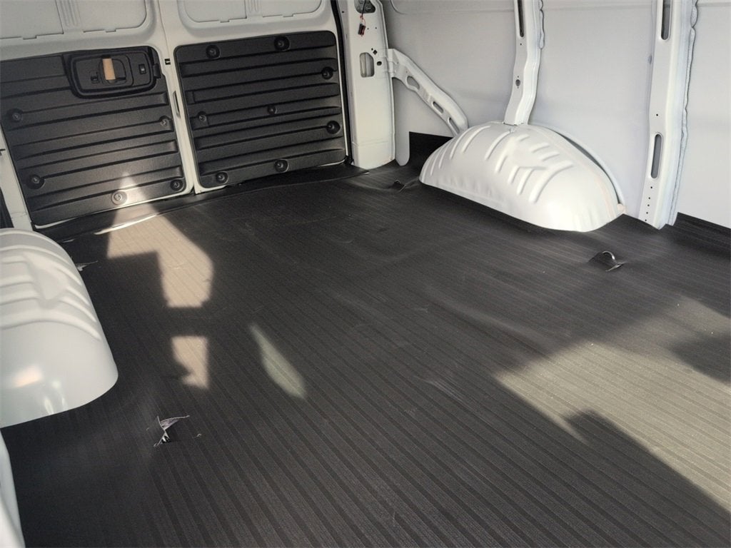 2025 Chevrolet Express Cargo 3500 WT