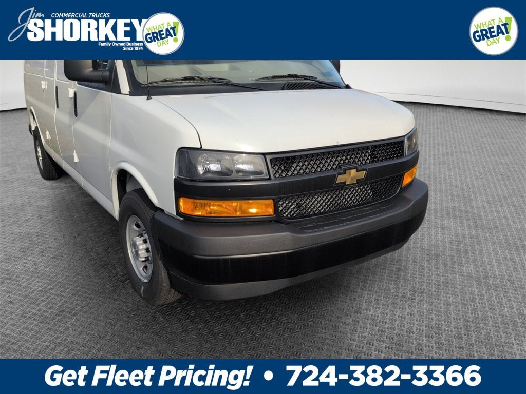 2025 Chevrolet Express Cargo 3500 WT