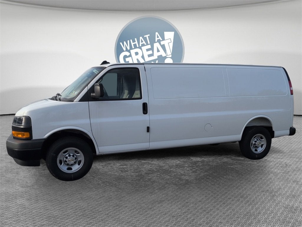 2025 Chevrolet Express Cargo 3500 WT