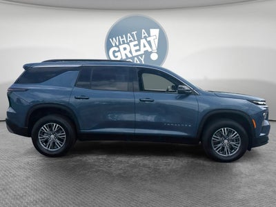 2025 Chevrolet Traverse LT