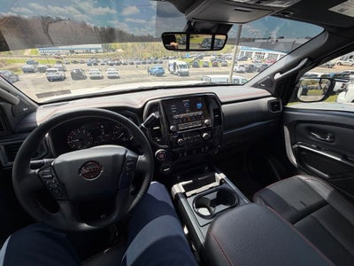 2024 Nissan TITAN Crew Cab PRO-4X 4x4