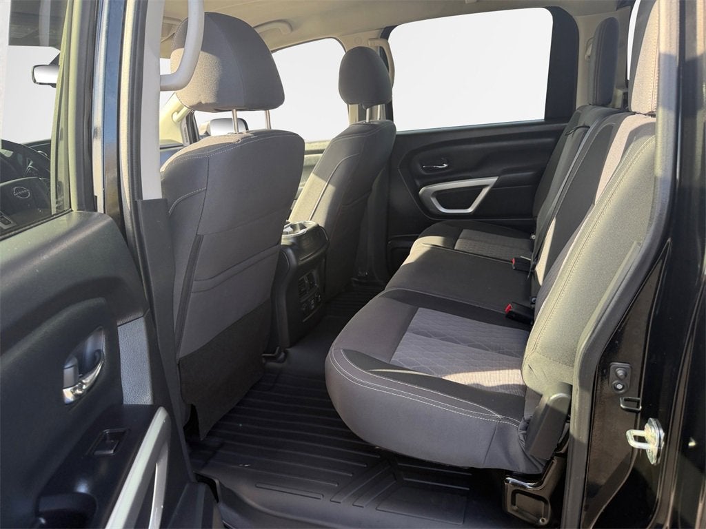 2023 Nissan TITAN Crew Cab SV 4x4