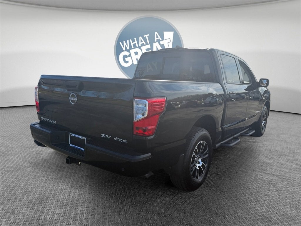 2023 Nissan TITAN Crew Cab SV 4x4