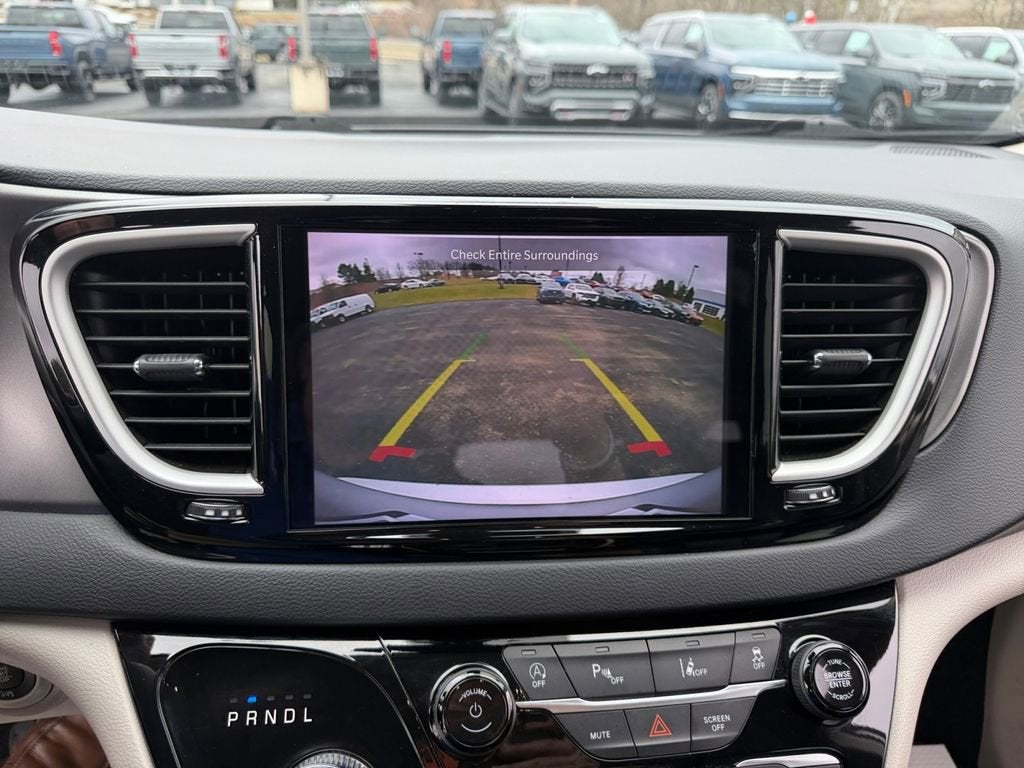 2023 Chrysler Pacifica Touring L