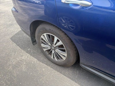 2017 Nissan Pathfinder SV