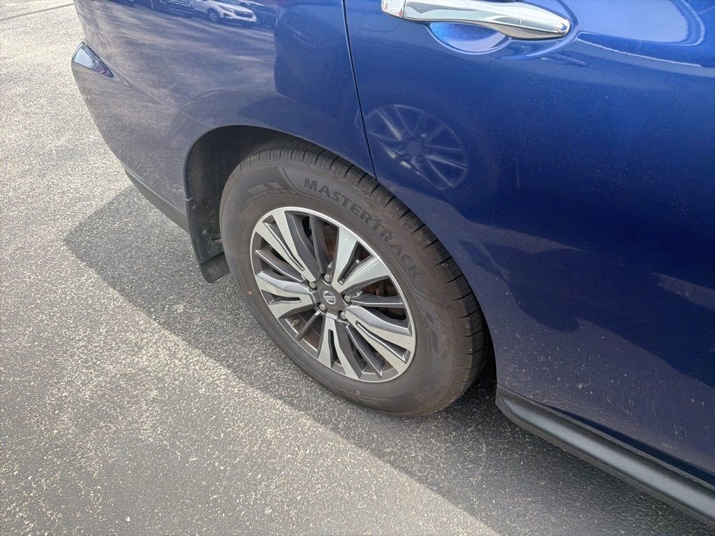 2017 Nissan Pathfinder SV