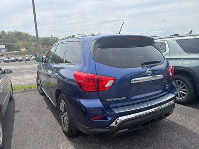 2017 Nissan Pathfinder SV