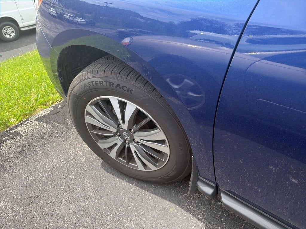 2017 Nissan Pathfinder SV