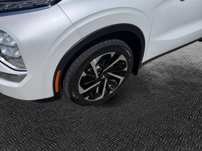 2022 Mitsubishi Outlander ES