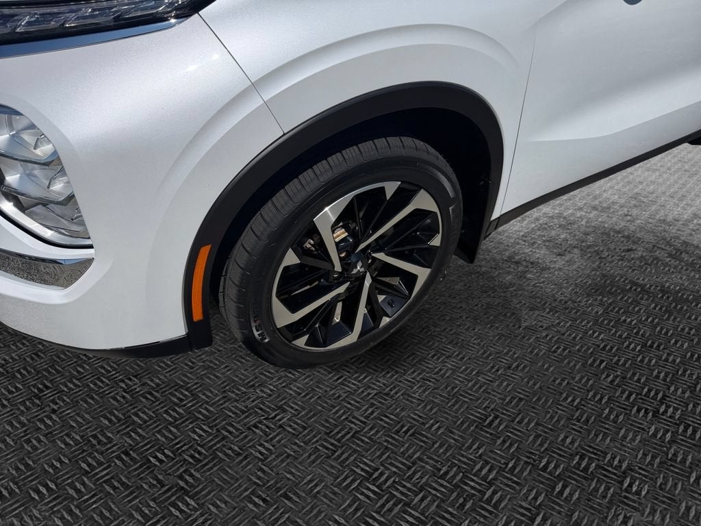 2022 Mitsubishi Outlander ES