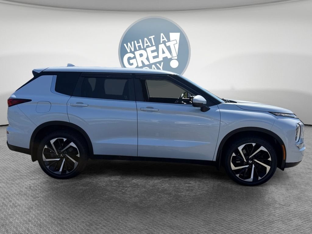 2022 Mitsubishi Outlander ES