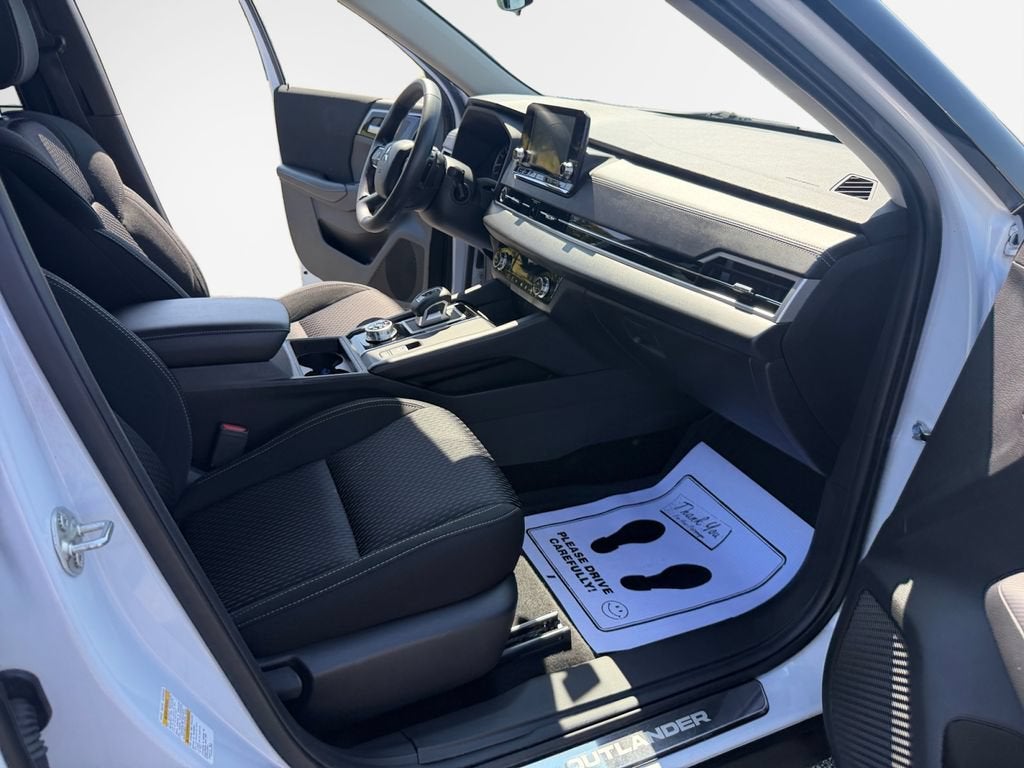 2022 Mitsubishi Outlander ES