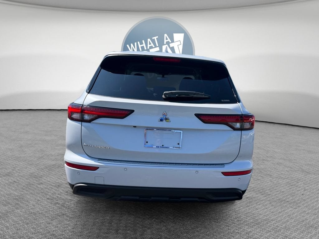 2022 Mitsubishi Outlander ES