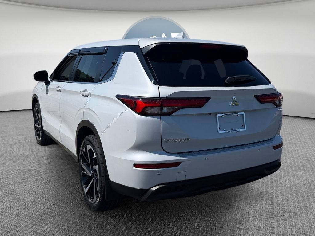 2022 Mitsubishi Outlander ES