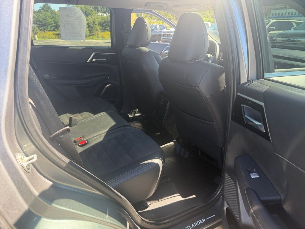 2022 Mitsubishi Outlander SE