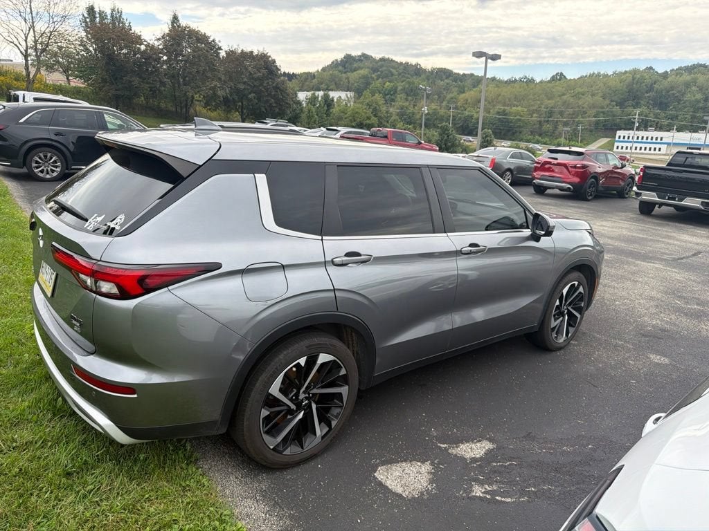 2022 Mitsubishi Outlander SE