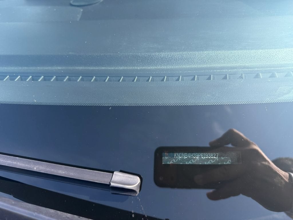 2023 Kia Carnival LX