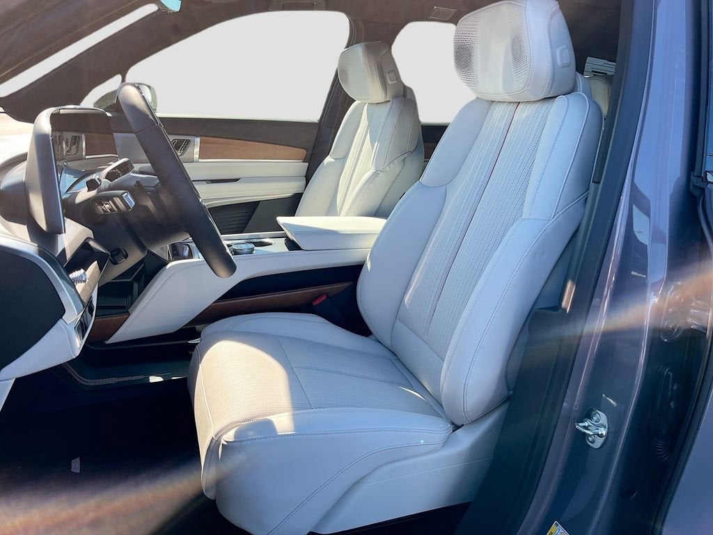 2026 Cadillac VISTIQ Luxury