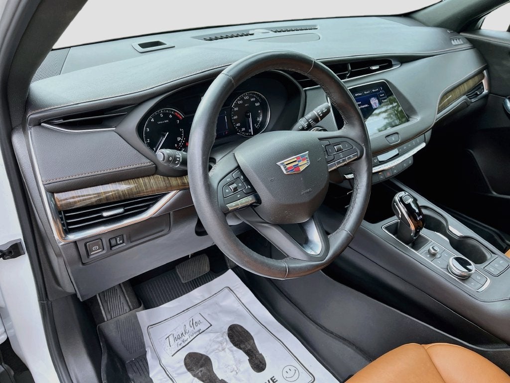2023 Cadillac XT4 FWD Premium Luxury
