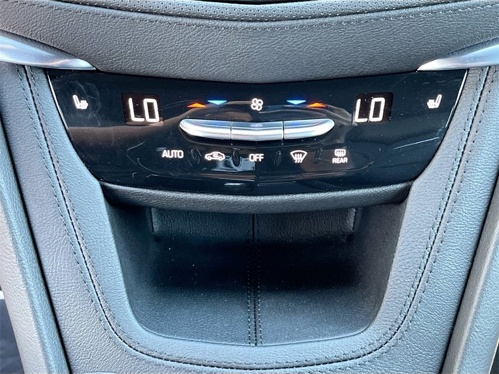 2025 Cadillac XT6 Luxury