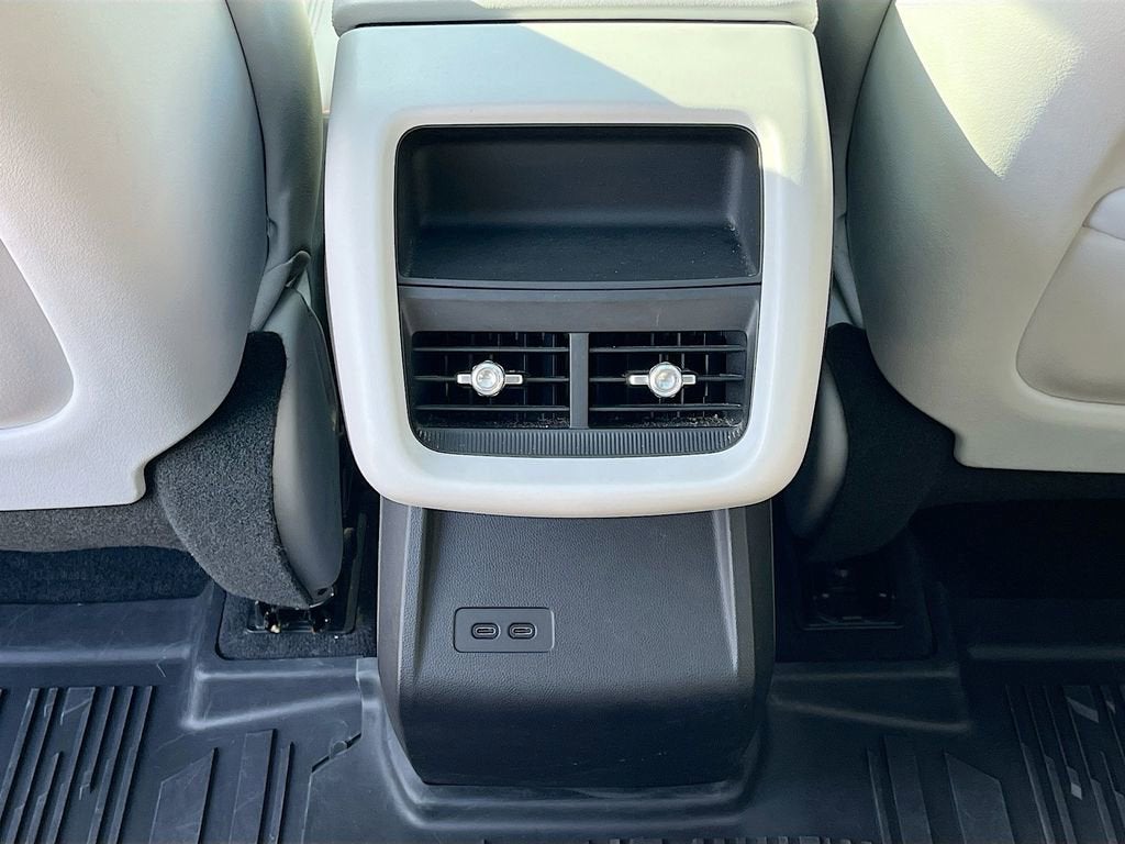 2024 Cadillac LYRIQ Luxury 1