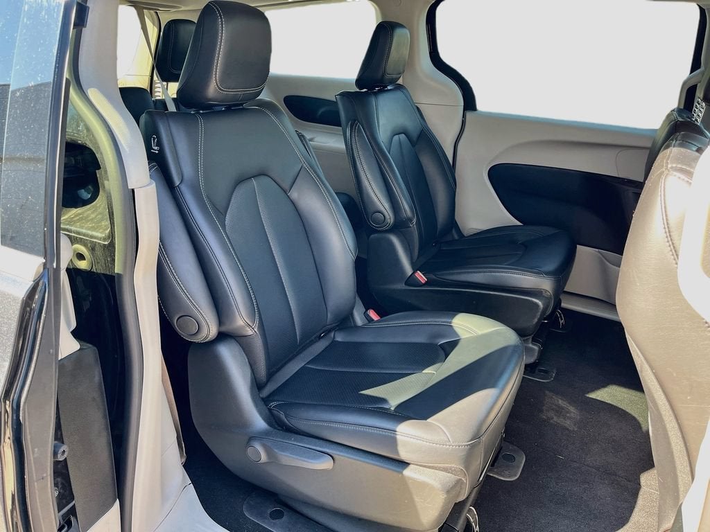 2023 Chrysler Pacifica Hybrid Touring L