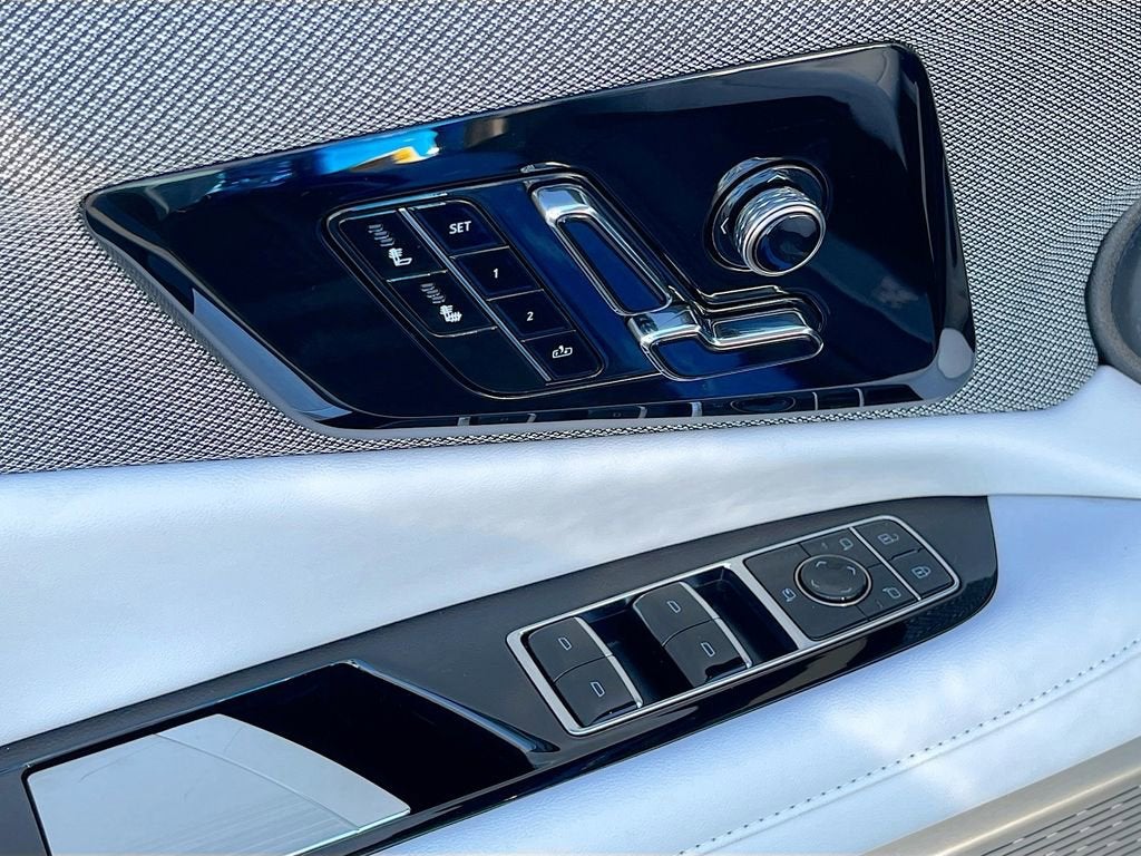 2025 Cadillac OPTIQ Luxury 1