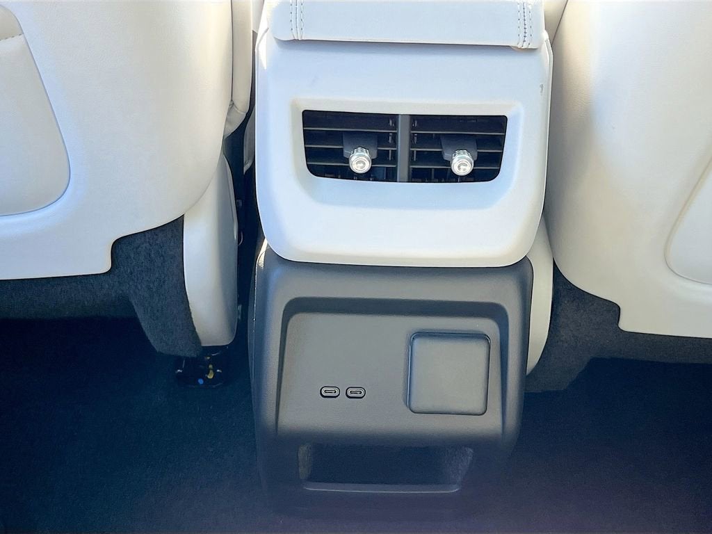 2025 Cadillac OPTIQ Luxury 1