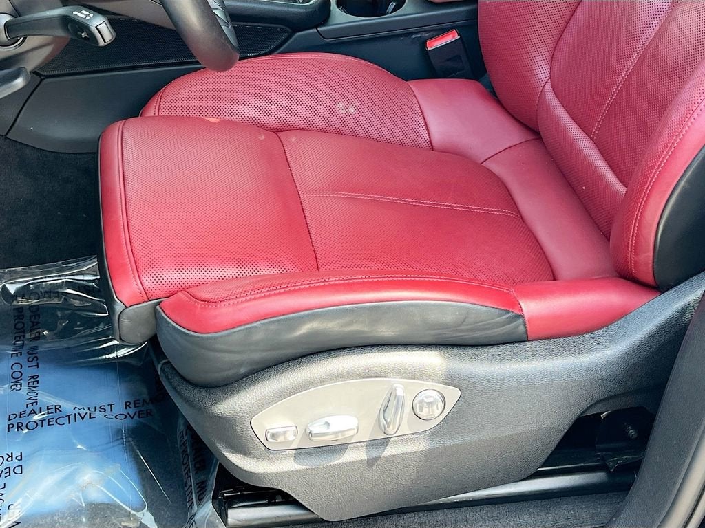 2023 Porsche Macan T