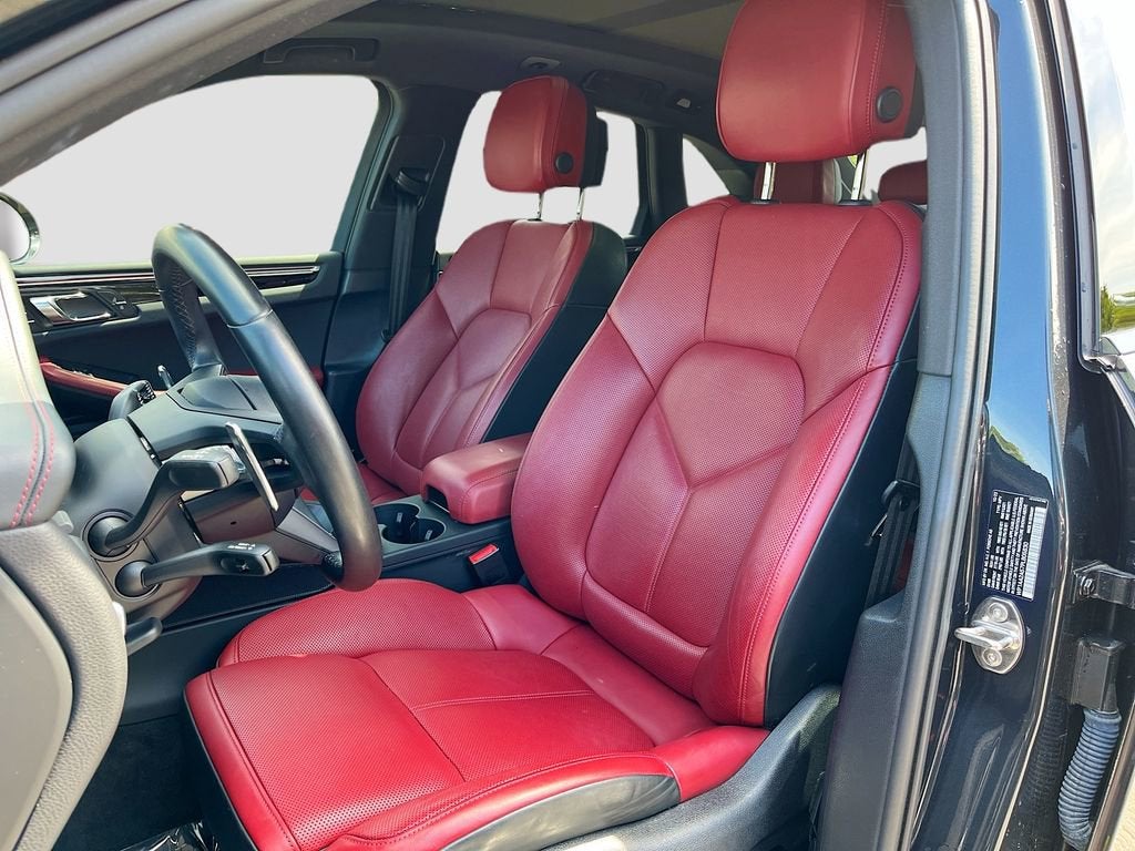 2023 Porsche Macan T