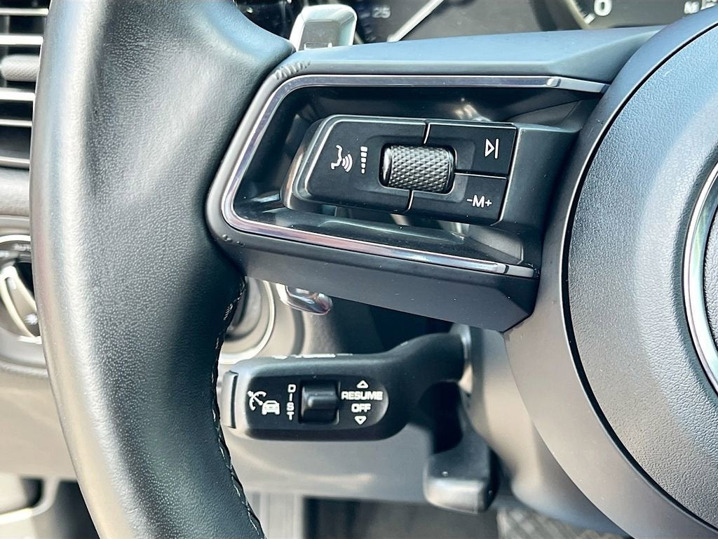 2023 Porsche Macan T