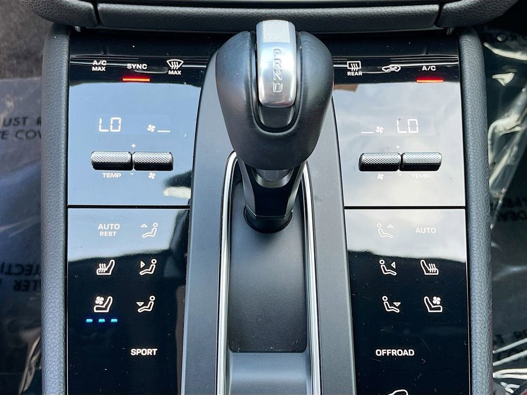 2023 Porsche Macan T