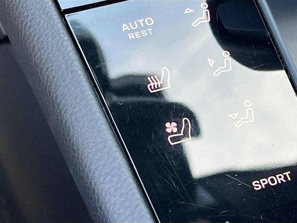 2023 Porsche Macan T