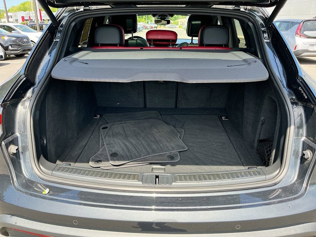 2023 Porsche Macan T