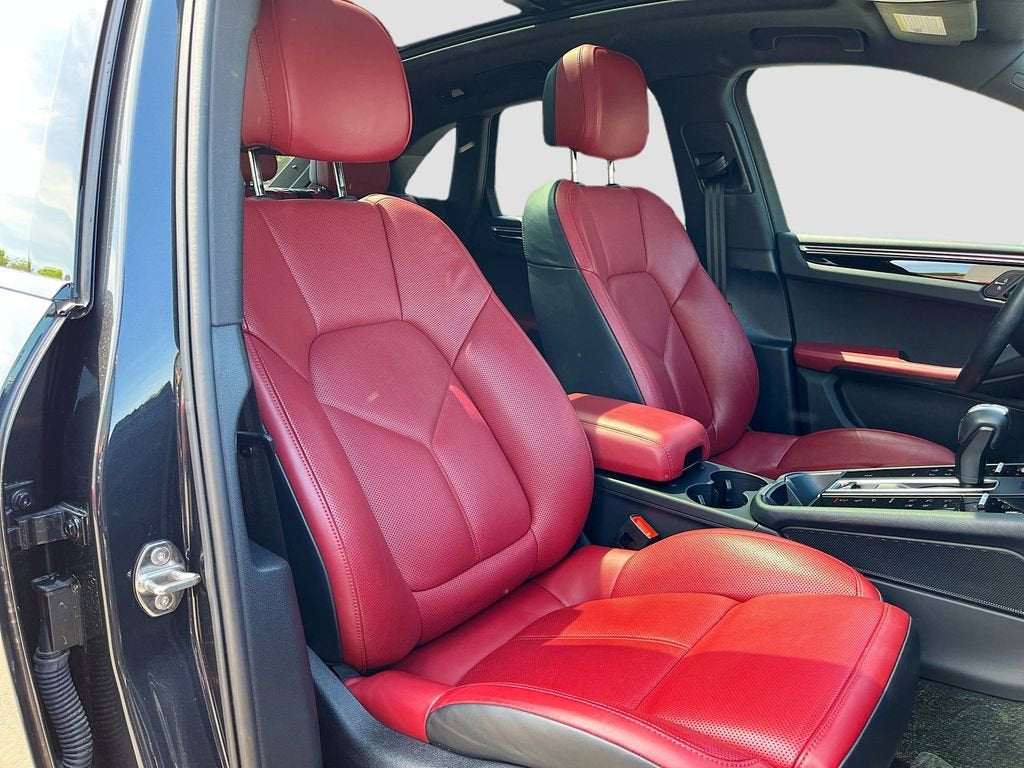 2023 Porsche Macan T