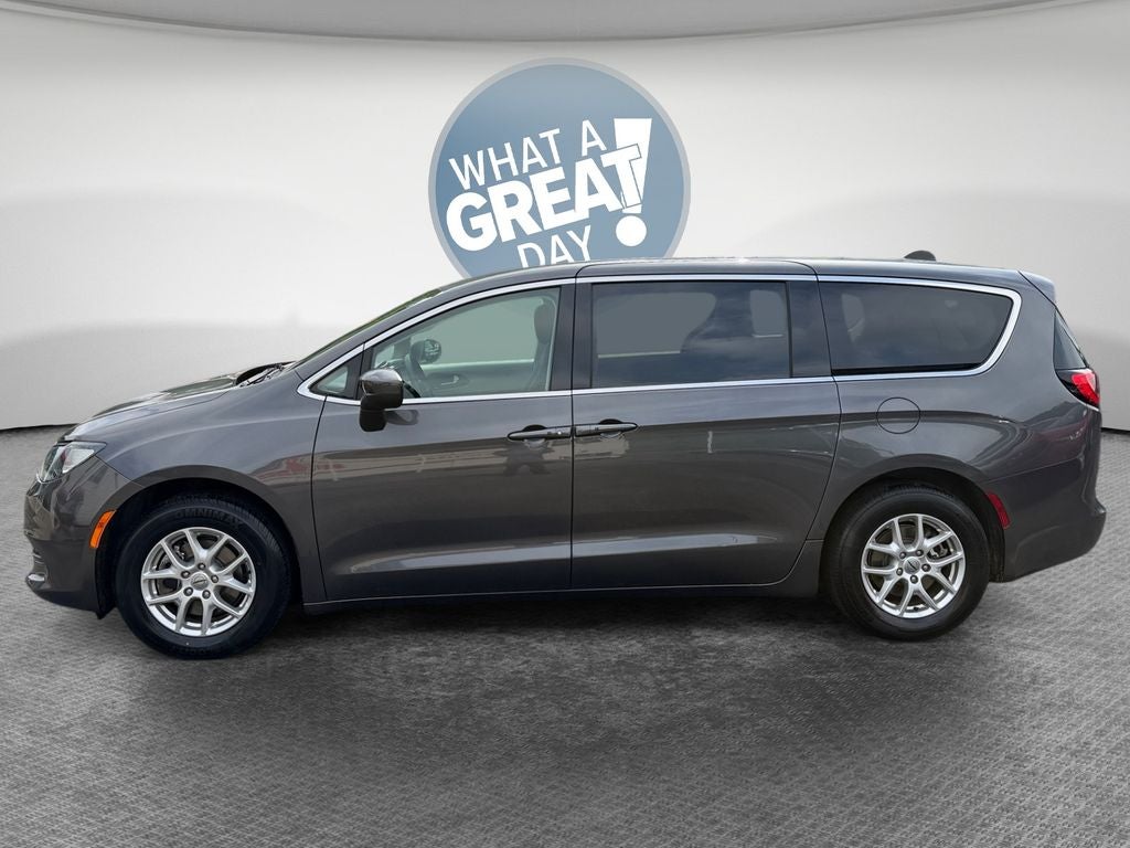 2023 Chrysler Voyager LX