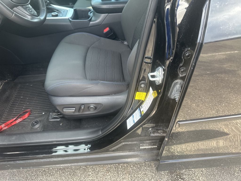 2022 Toyota RAV4 HYBRID SE