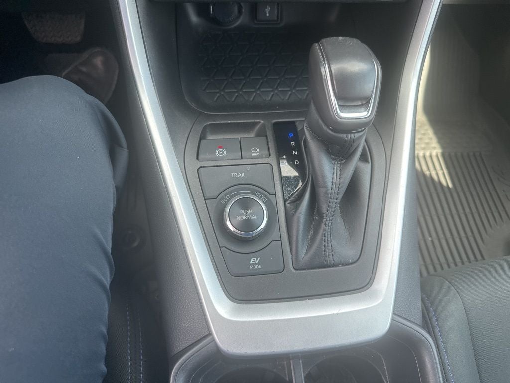 2022 Toyota RAV4 HYBRID SE